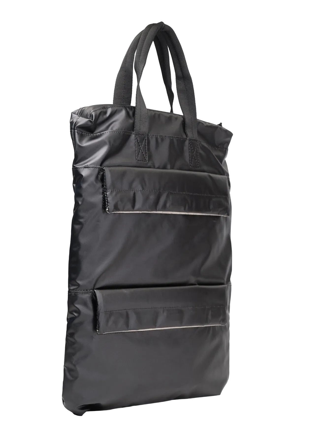 The back of the AIRUS carry bag at an angle, showing its two full-width pockets.